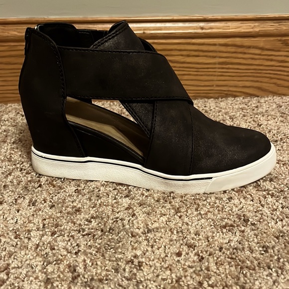 Style Wedges, size 8.5 women’s, color black - Picture 2 of 5